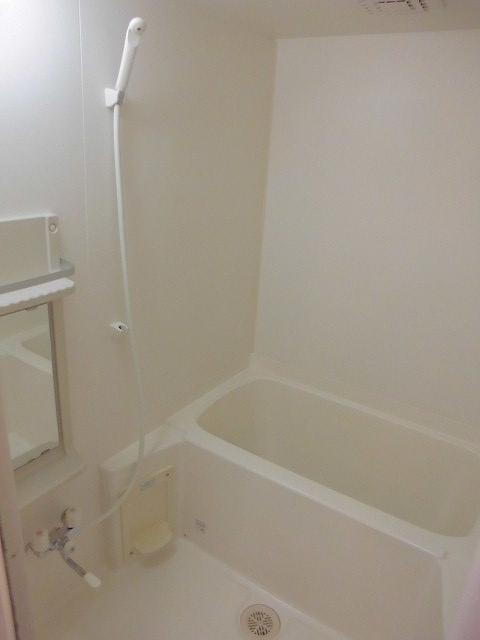 バス・シャワールーム　1　追い焚き機能付きバス