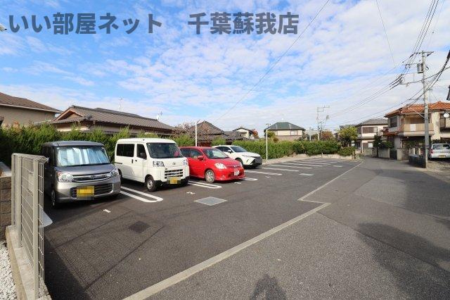駐車場　駐車場があるので、車を買う予定の方も安心です