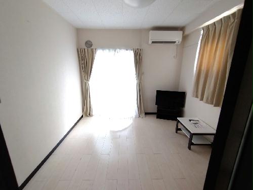 その他設備　壁側の窓は角部屋のみ