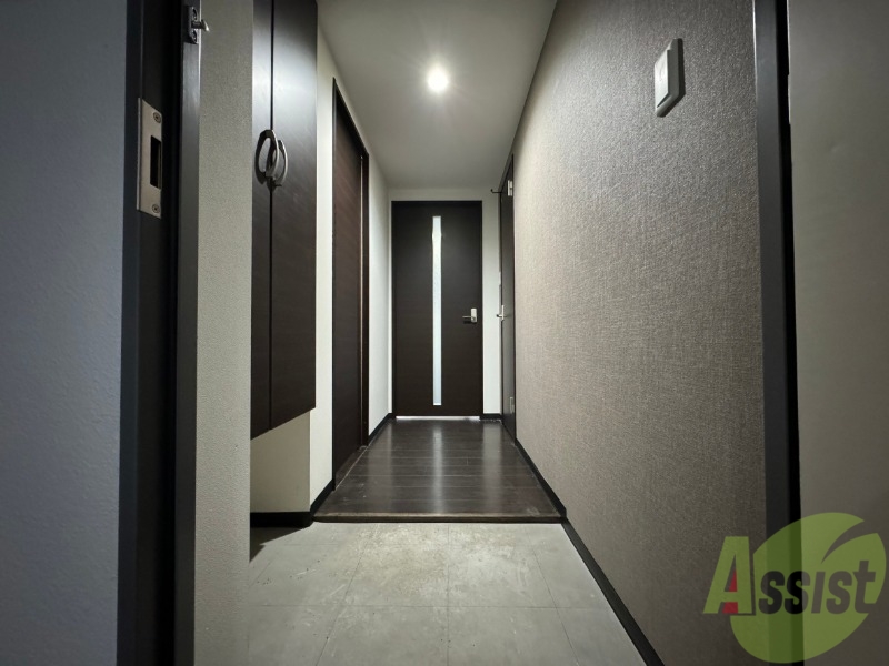 玄関　玄関です。ご覧の通り広々としていますね。