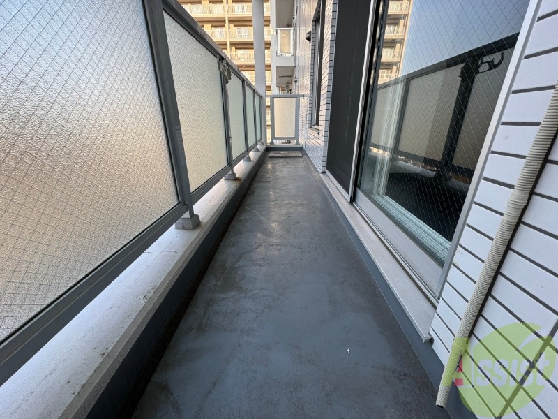 バルコニー　こちらはバルコニーです！洗濯物もよく乾きそうです。