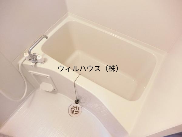 バス・シャワールーム　キレイにリフォームされています！