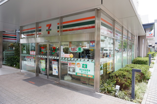 コンビニ　セブンイレブン東京医科大前店（コンビニ）まで244m
