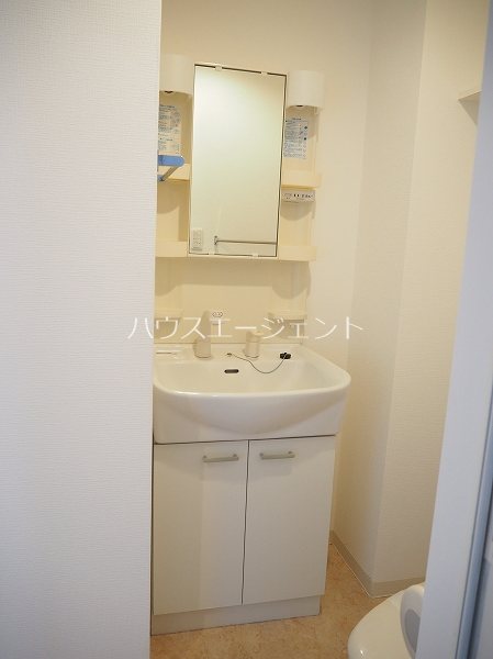 洗面設備　独立洗面化粧台です。