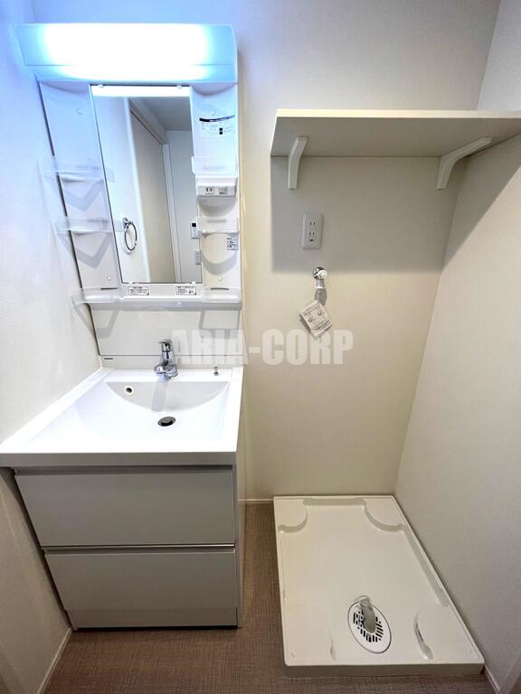 洗面設備　人気の独立洗面台付き、ゆとりの広さある脱衣所スペース！