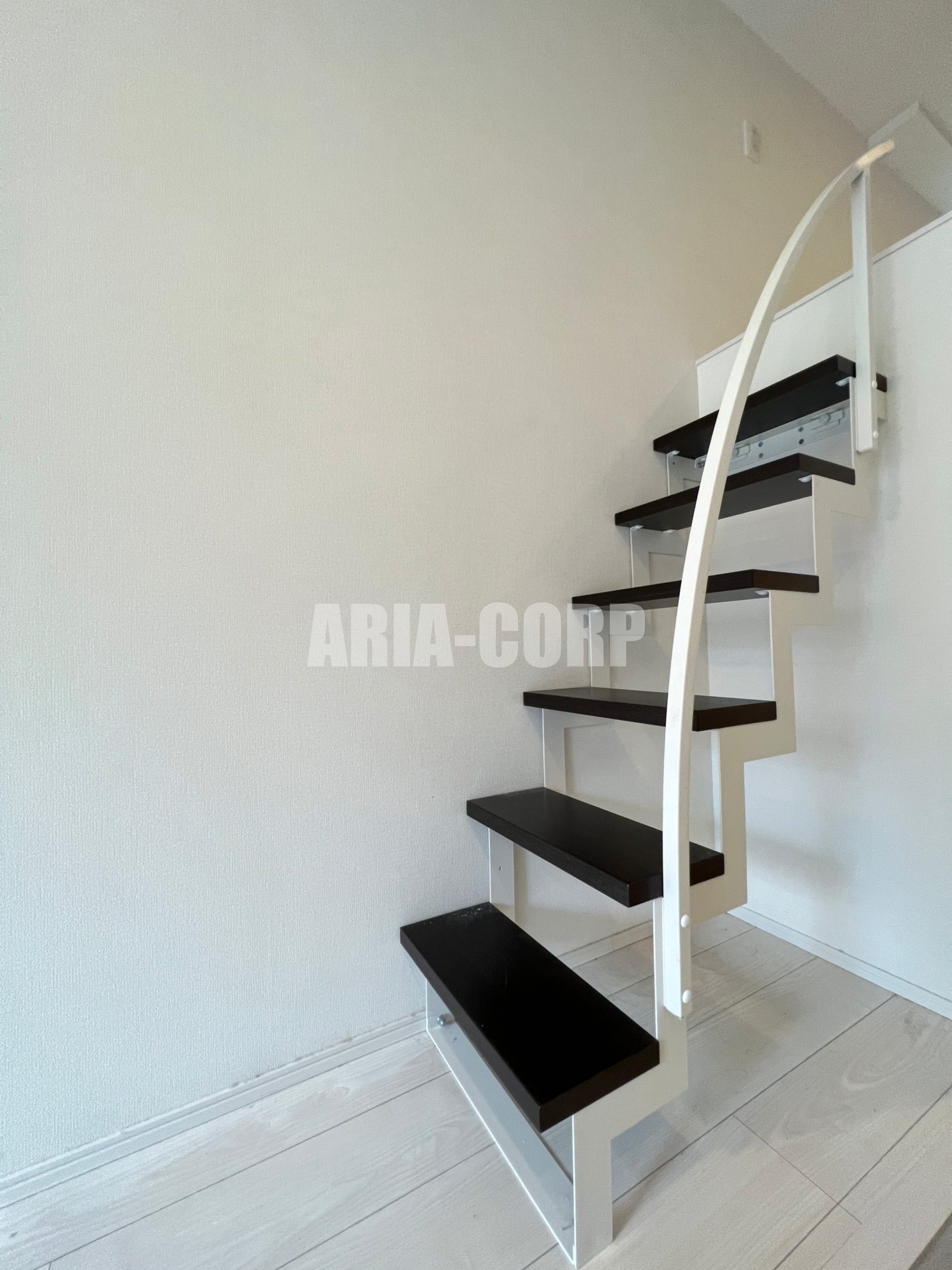 その他　こだわりの階段仕様でロフトスペースまで楽々昇り降り可能です！