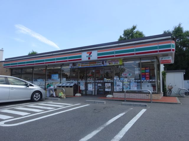 コンビニ　セブンイレブン（コンビニ）まで220m