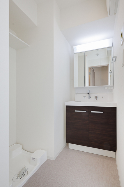 洗面設備　※写真は同タイプ住戸です。