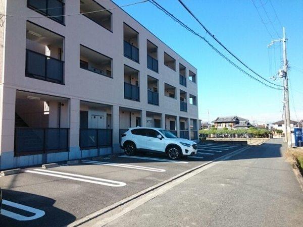 駐車場　敷地内駐車場！