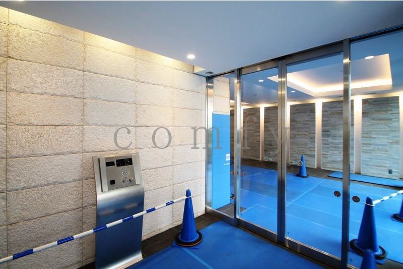 エントランス　オートロック付きエントランス