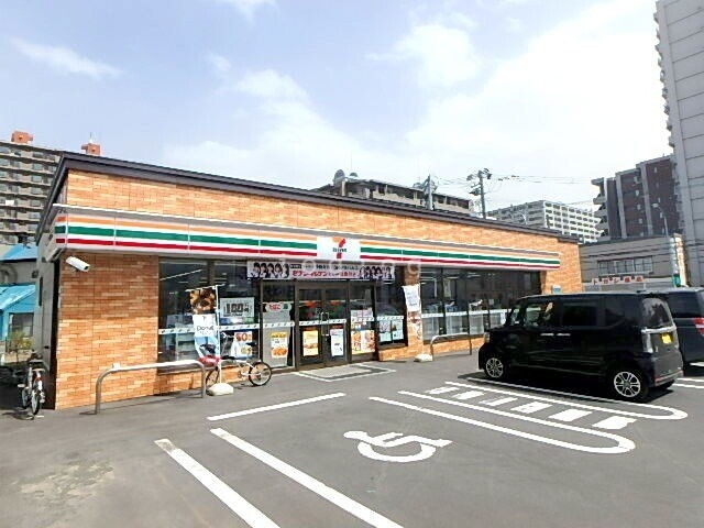 コンビニ　セブンイレブン札幌北8条東5丁目店（コンビニ）まで264m