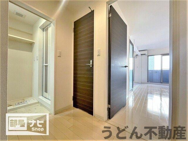 玄関　うどん県のお部屋探しはうどん不動産へ うどんちゃんとLINE