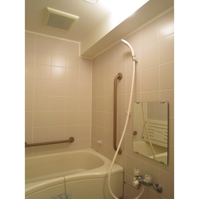 バス・シャワールーム　※同タイプ別部屋の写真になります。