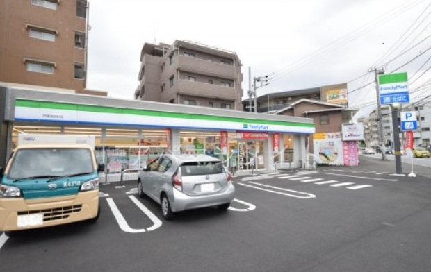 コンビニ　ファミリーマート戸塚吉田町店（コンビニ）まで300m