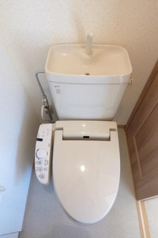 トイレ　写真は同型タイプ参照