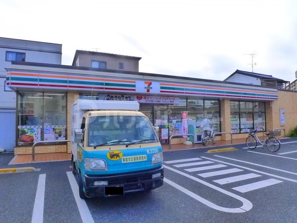 コンビニ　セブンイレブン西新井駅東店（コンビニ）まで1m