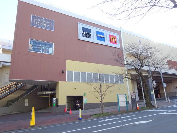 ショッピングセンター　SHIPSたまプラーザテラス店（ショッピングセンター）まで547m