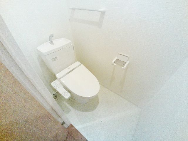 トイレ　ウォシュレット付き