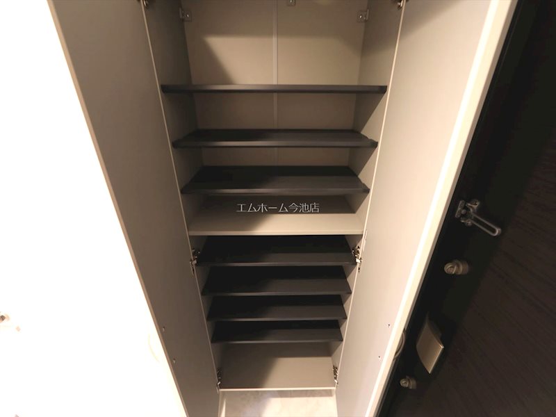 玄関　玄関（シューズボックス完備）