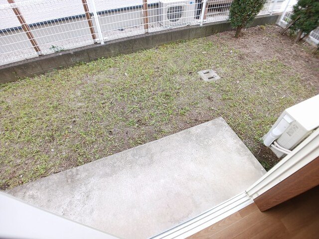 庭　簡単な家庭菜園も楽しめるお庭です