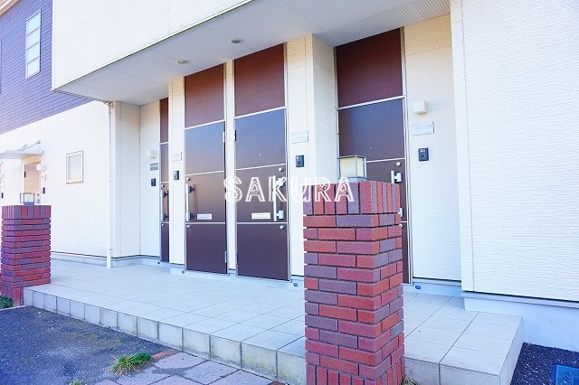 エントランス　お洒落な建物デザイン♪