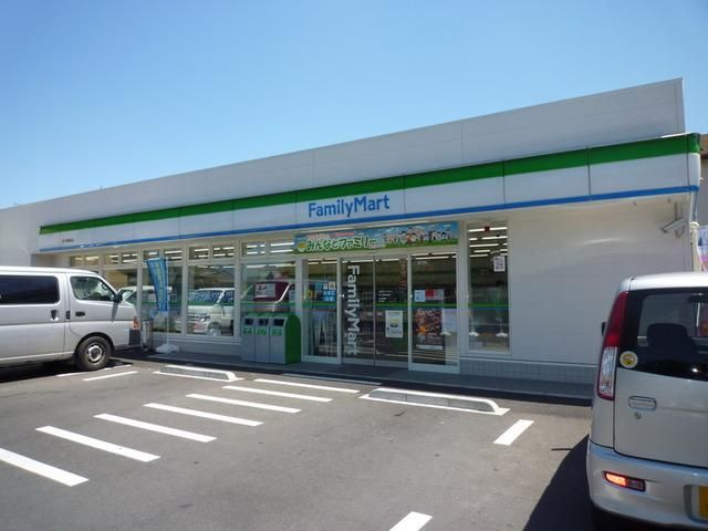 コンビニ　ファミリーマート（コンビニ）まで450m