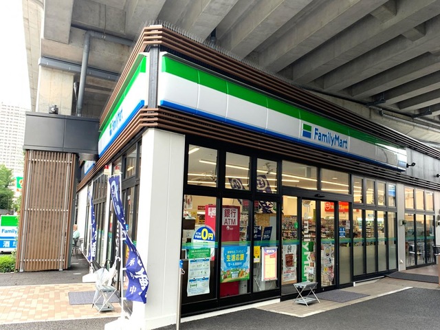 コンビニ　ファミリーマート石神井公園店（コンビニ）まで267m