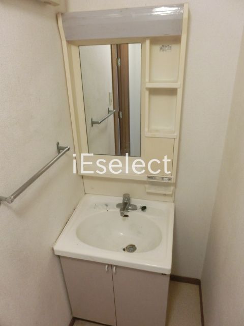 洗面設備　忙しい朝に活躍する独立洗面台です