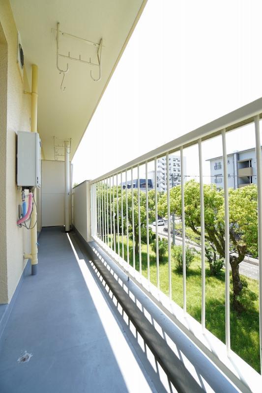バルコニー　お洗濯にも便利なバルコニー付き