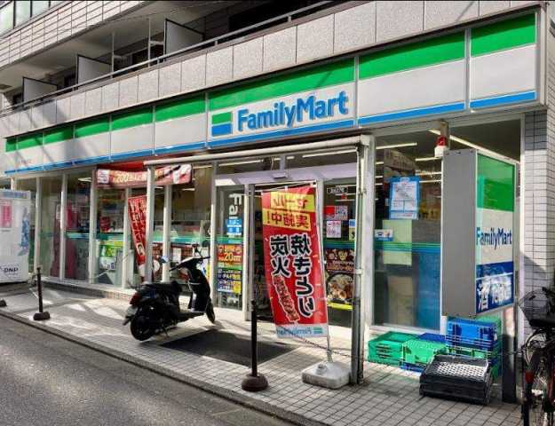 コンビニ　ファミリーマート祐天寺駅前店（コンビニ）まで648m