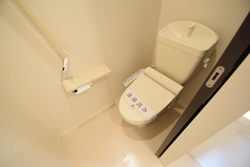 トイレ　温水洗浄便座