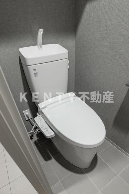 トイレ　落ち着いた色調のトイレです