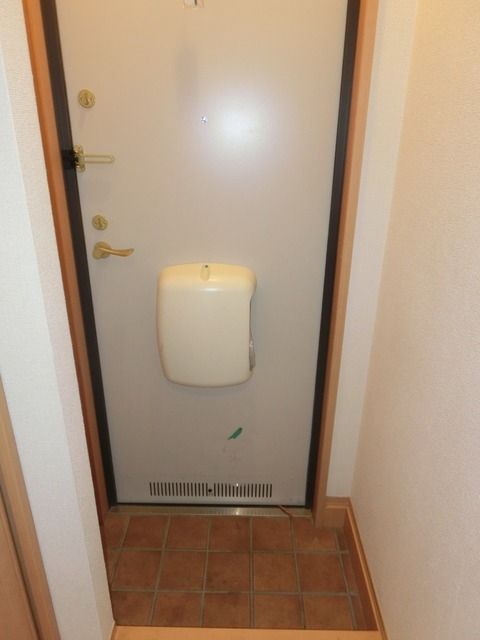 玄関　★大き目の下駄箱があります★
