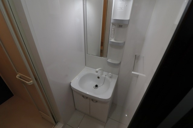 洗面設備　写真は別のお部屋です。