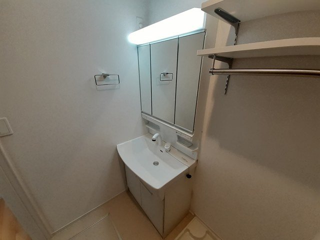 洗面設備　コンパクトで使いやすい洗面所