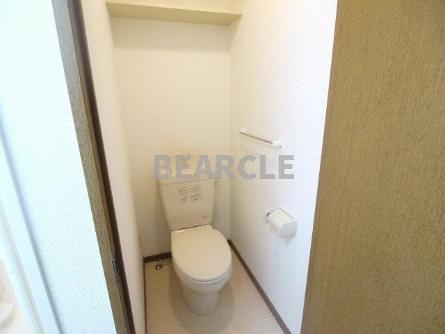 トイレ　落ち着いた色調のトイレです