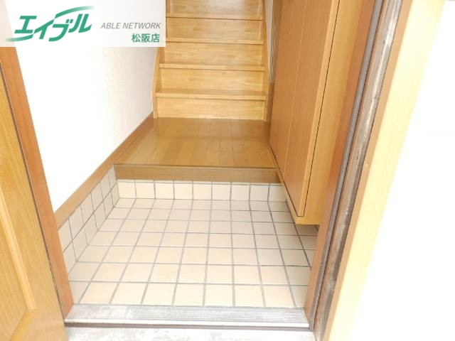 玄関　同物件別室反転タイプ画像