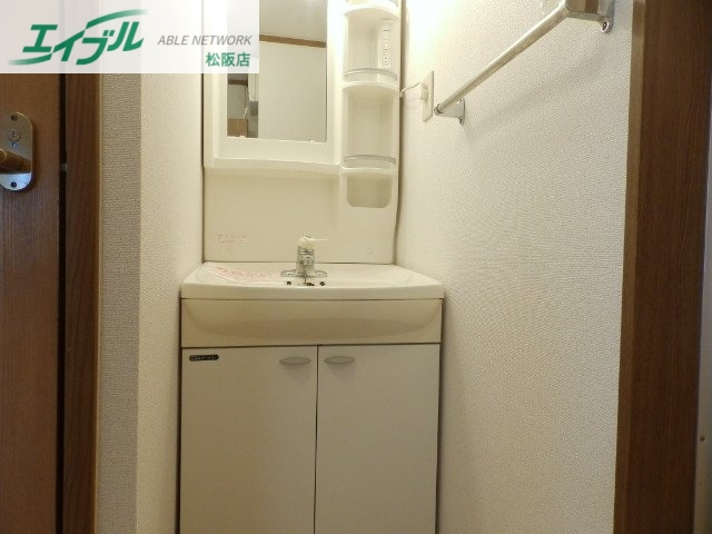 洗面設備　同物件別室反転タイプ画像