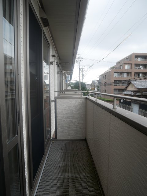 バルコニー　別部屋の写真となり、現況有姿となります。