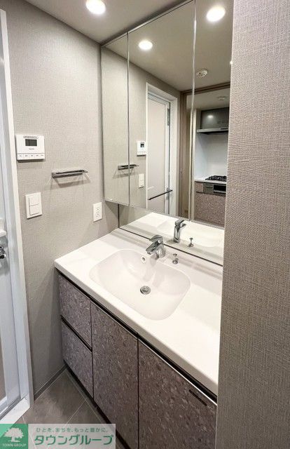洗面設備　※写真は同タイプ住戸です。
