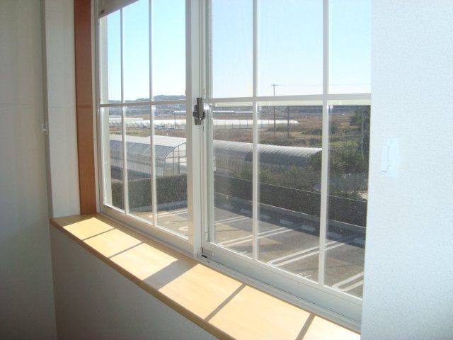 居室・リビング　洋室出窓