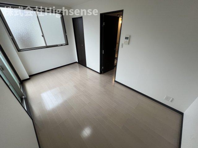 その他部屋・スペース　開放的な寝室です