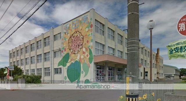 小学校　屯田南小学校（小学校）まで701m