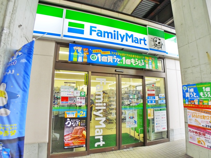 コンビニ　ファミリーマート（コンビニ）まで228m
