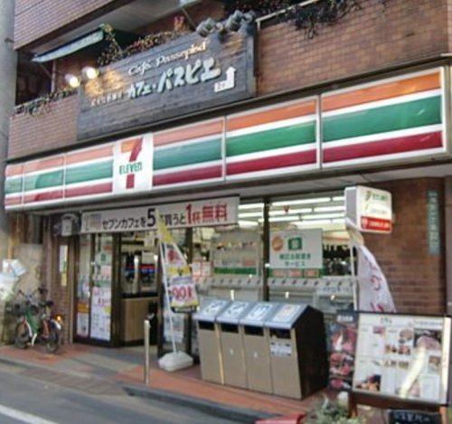 コンビニ　セブンイレブン 世田谷梅ヶ丘駅前店（コンビニ）まで324m