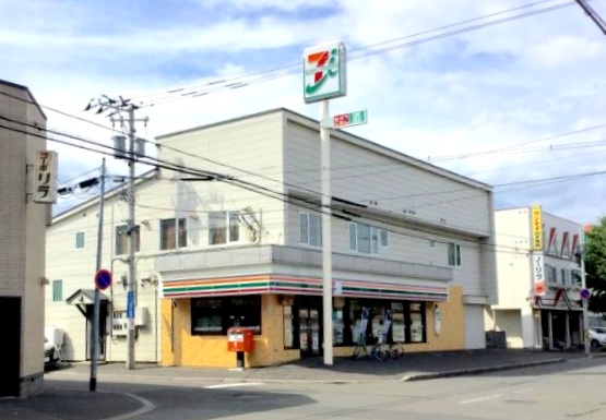 コンビニ　セブンイレブン札幌本郷店（コンビニ）まで96m