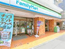 コンビニ　ファミリーマート大田大森中一丁目店（コンビニ）まで202m