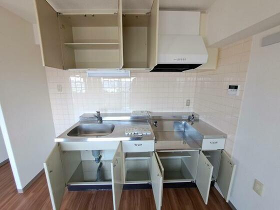 キッチン　室内掲載写真は同建物の他の部屋のものです。