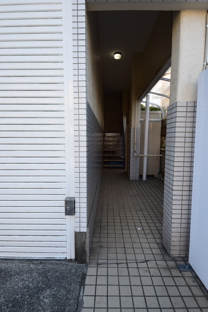 エントランス　★共用部分もしっかりお手入れされています★