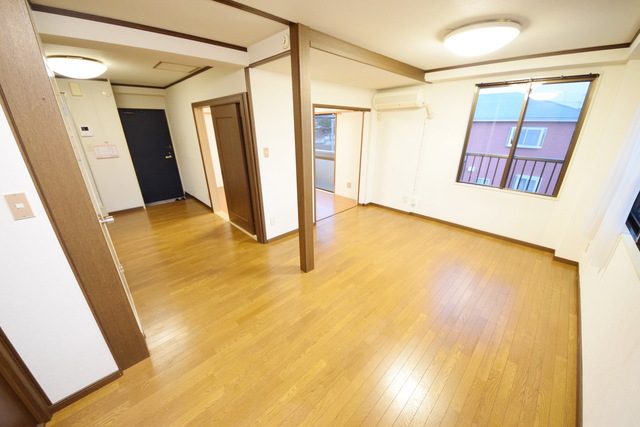 居室・リビング　～角部屋２面採光で明るいお部屋っ～